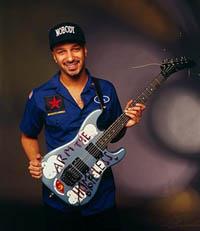 Pódiové sestavy slavných kytaristů - Tom Morello