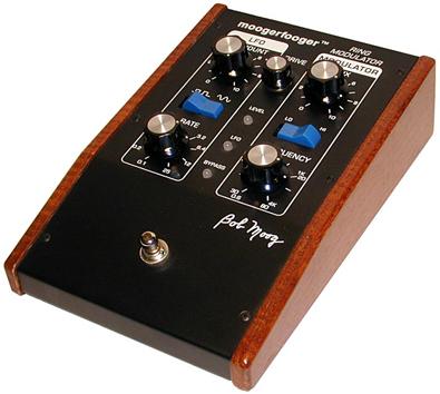 Moogerfooger Analog Delay MF-104Z  - analogový delay s neuvěřitelným sekundovým zpožděním