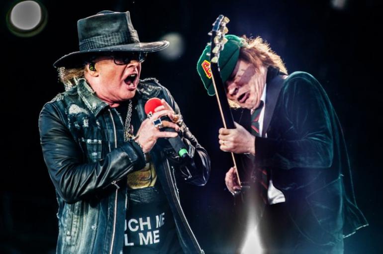 AC/DC - Proboha jak může místo Briana zpívat ten zrzavý fracek Axl?