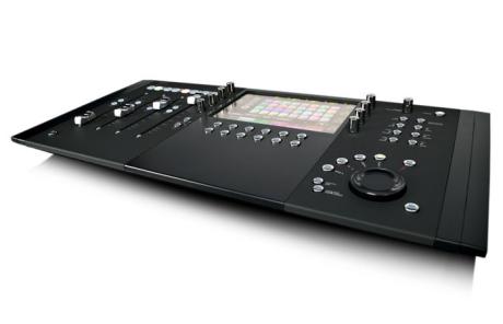 Avid Artist Control V2 - univerzální kontrolér se zabudovaným touch screenem