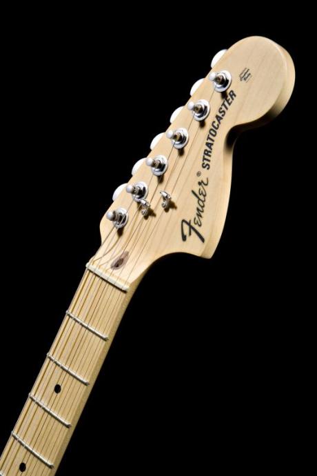 Fender Stratocaster slaví 60 - významná část hudební historie