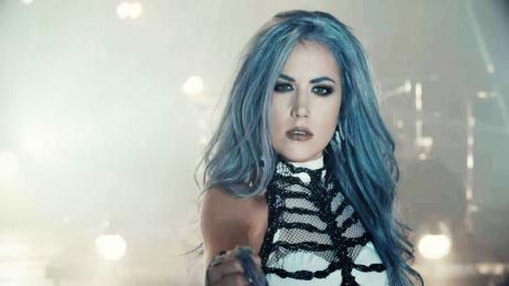 Alissa White-Gluz - Děsivá kráska