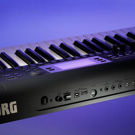 Korg i3 - music workstation v černé i stříbrné variantě